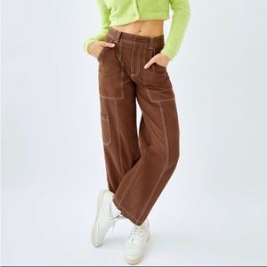 Aritzia high rise carpenter pants copper colour with white topstitch detailing.